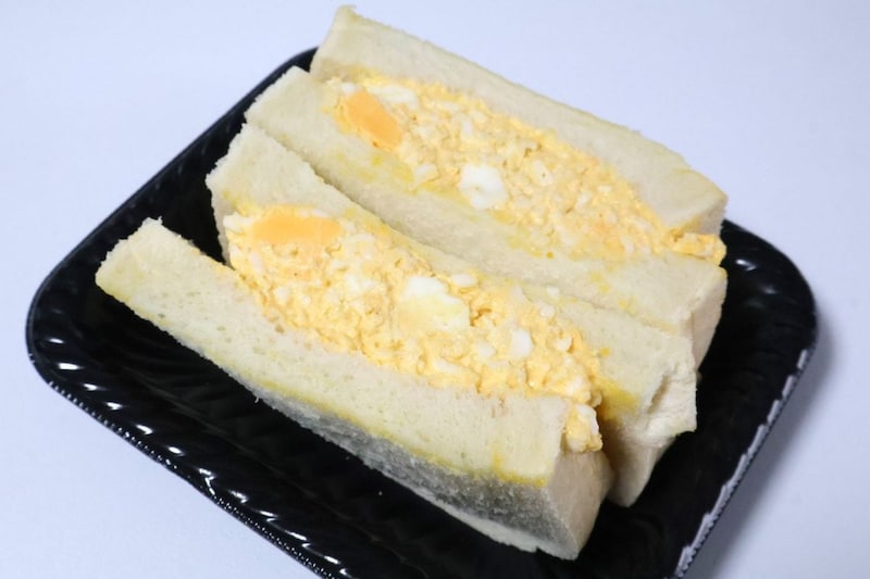 「白いたっぷり玉子サンド」