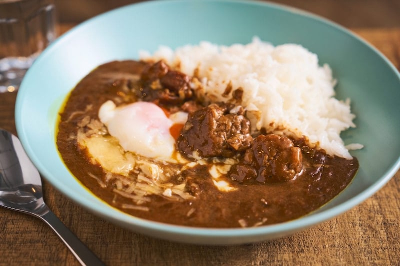 【アレンジ】チーズと温玉でアレンジスパイシーでお肉もしっかり！