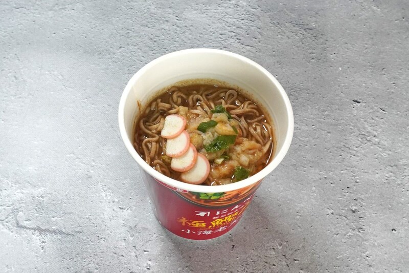 サンヨー食品
サッポロ一番 にんべん ゆず香る極鰹だし 小海老天そば
￥236（税別）
