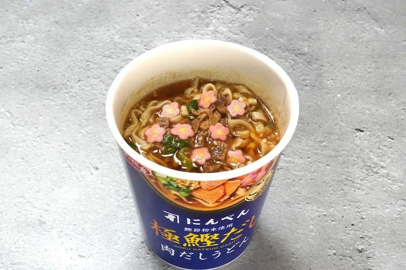 サンヨー食品
サッポロ一番 にんべん ごま香る極鰹だし 肉だしうどん
￥236（税別）
