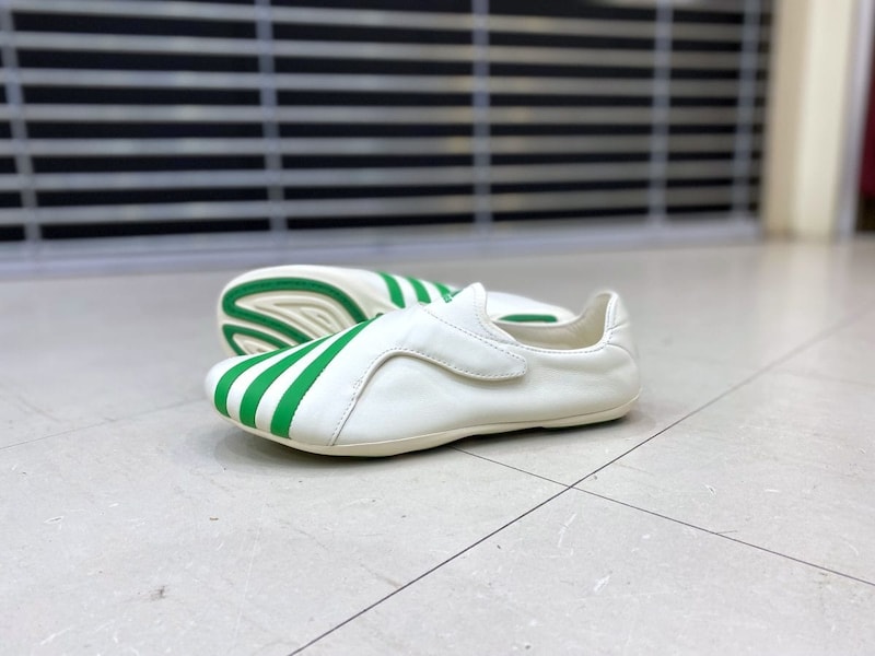 adidas Originals PW YOGA VARIO "VIRGINIA VARIO FLAT EARTHER BY PHARRELL" "PHARRELL WILLIAMS” 