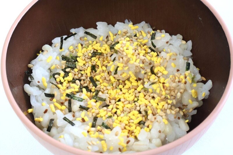 ごまが主役級に入った　のりたまごふりかけはなぜかごまの苦味が際立つ？！