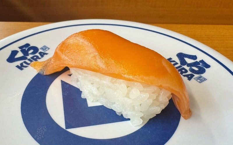 【くら寿司】今だけ生サーモンが110円!? ギネス記念フェアと話題の「替え玉」裏技アレンジが最高だった…グルメライターが徹底レポート