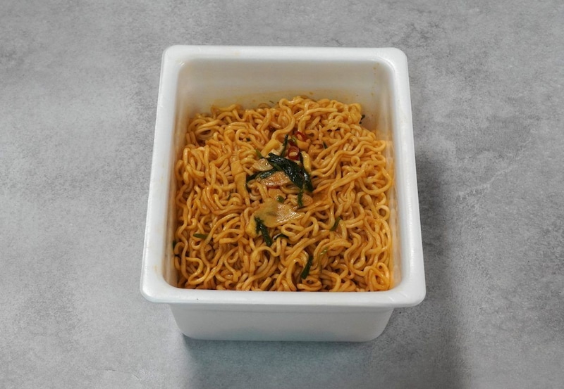 まるか食品「ペヤング 背脂風四川麻婆味やきそば」和と中華がミックスされた味わいが新鮮でした