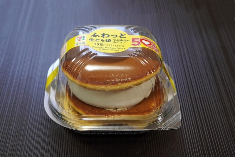 セブン-イレブン「ふわっと生どら焼 つぶあん＆ホイップ」50％増量