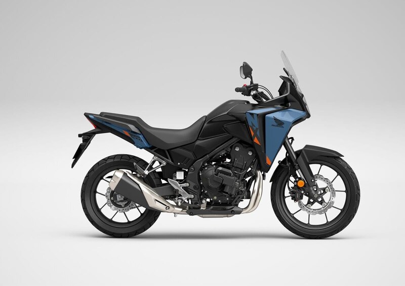 「NX400 E-Clutch」は、「400X」をベースとしたマルチパーパスな性能のクロスオーバーモデル