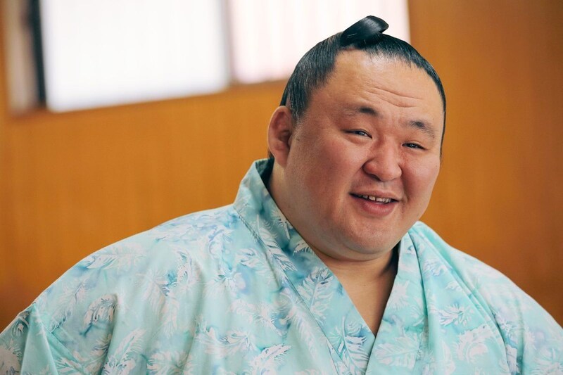 パリ公演について語る玉鷲関