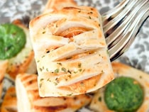 【業務スーパーで発見】フランス直輸入「惣菜パイ」が激ウマだった！焼くだけで超本格的なサクサク冷凍パイ3種を味くらべ、グルメライターが徹底レビュー