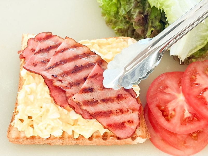【業務スーパー】700gで828円!? 肉厚＆大容量「吊るしベーコン」は買いか？圧倒的コスパをプロがレシピ検証