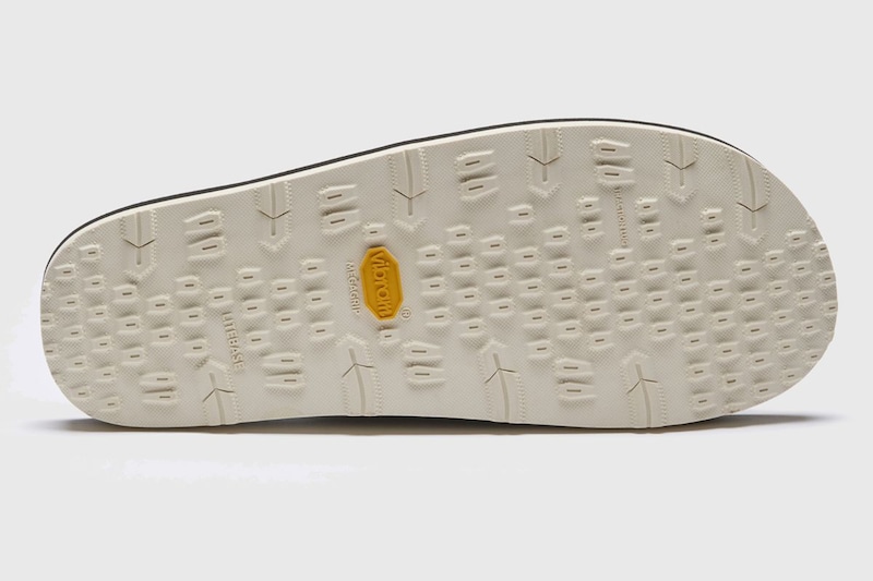アウトソールには、オリジナルの「Vibram LIGHTBASE」を採用