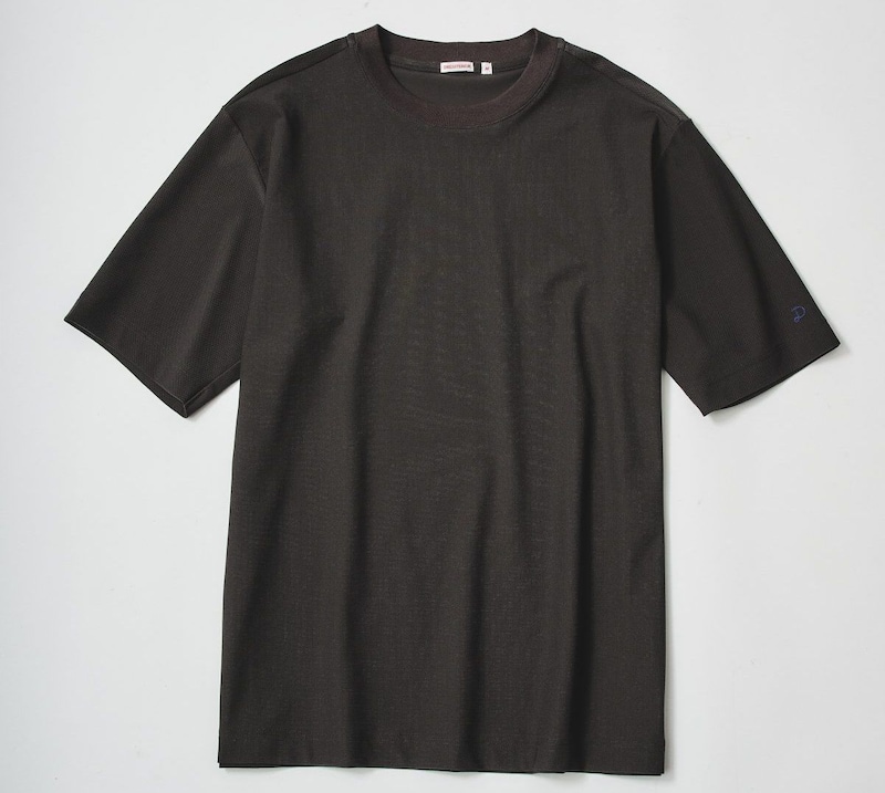 Tシャツ ￥12,100 BROWN