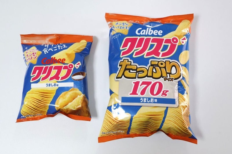 ：「クリスプうましお味」/右：「クリスプうましお味　たっぷりサイズ170g」