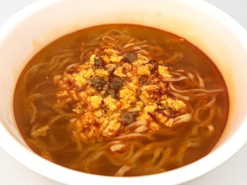 東洋水産
マルちゃん正麺 カップ にんにく塩担々麺／カロリーはスープまで完飲して370kcalと、どんぶり型カップとしてはかなり良心的な数値