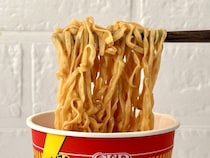 【ヤバうまいカップ麺】マニアがガチ評価！“にんにく×スパイス”狂乱の最新ベスト3「1位は本気すぎる衝撃のカップヌードル」