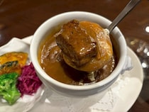 【ロイホ史上最高】7年ぶり復活「夏のカレーフェア」が本気出しすぎ！黒毛和牛・オマール海老…全メニューを辛さ別に実食してみた。グルメライターがおすすめを徹底レビュー