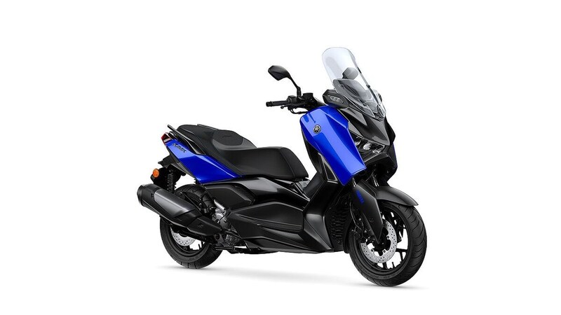 【ヤマハの人気スクーター】ツーリングも余裕の250cc「XMAX ABS」に2026年モデルが登場!MAXシリーズを象徴する新色と快適装備を解説