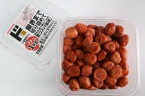 【ドンキの大容量が過ぎる】梅干し1kgで646円！1粒5.8円は安すぎ…でも品質や味は？スーパーの梅干しと比べてみた