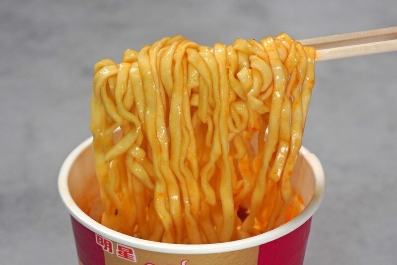 明星食品「明星 Asian Hot 韓国チャンポン」ノンフライ麺でつるつると口に入ります