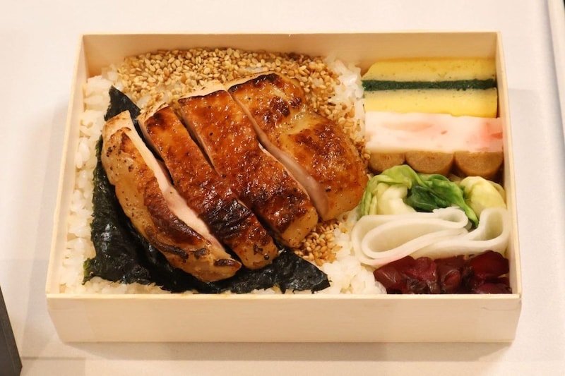 [細川出飯社] トルツメ弁当 鶏の醤油麹焼き