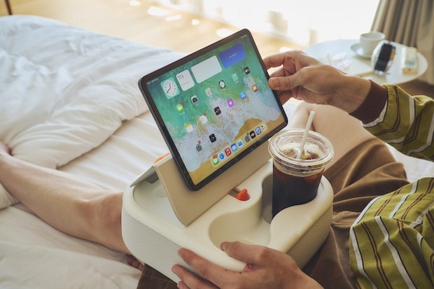 スマホはもちろんタブレットも置ける！