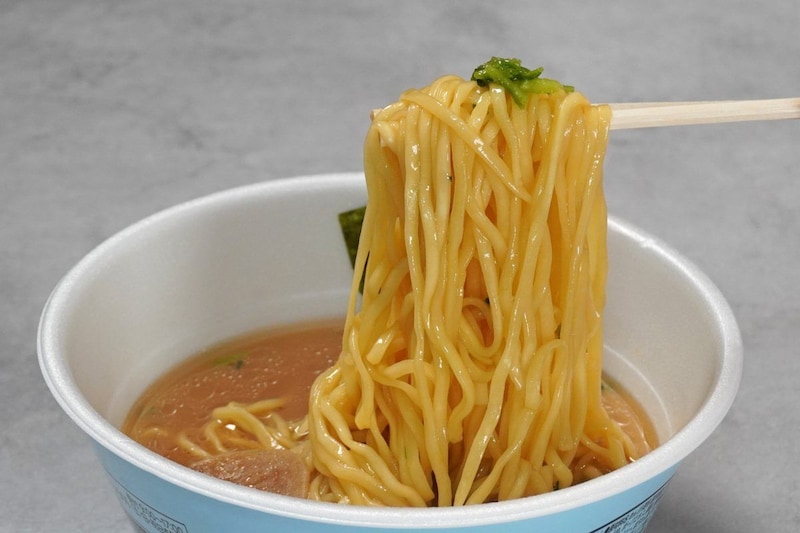 「ラーメン山岡家 醤油ラーメン」を食べたら口がテラテラに！