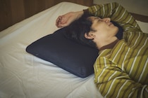 【夏の睡眠負債に】ミズノが本気で作った“深呼吸まくら”が凄い。識者イチオシのベストバイ快眠グッズ3選