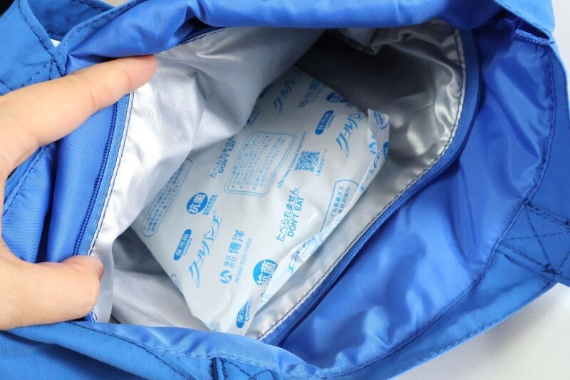 仕切りポーチに保冷剤を入れることができる