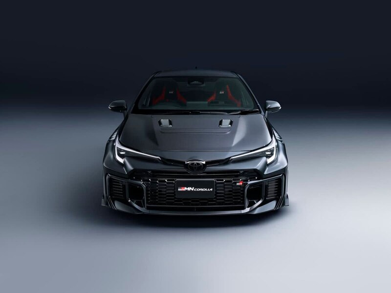 ボディカラーは特別定色「グラビティブラック」を設定
