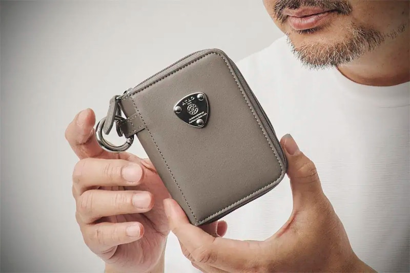 第2位 【コンパクトなのに現金もカギも集約】アタオのオールインワン財布「ロミー」が手ぶら派の最適解だった／No.1モノ雑誌編集長のお墨付き『コレ買いです』Vol.163