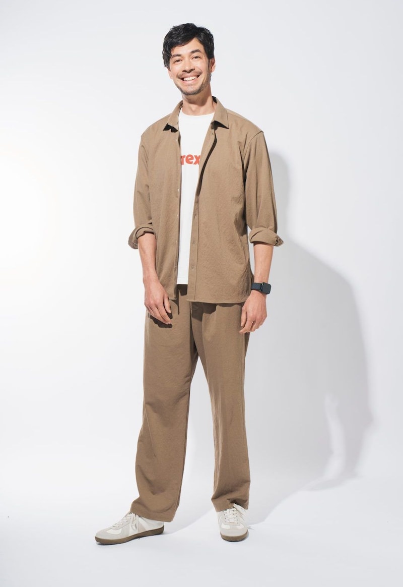 シップス エニィ 360° THE CIRCLE STRETCH リネン ミックス 7分袖 レギュラー シャツ ￥8,910 センタークリース イージーパンツ ￥9,900