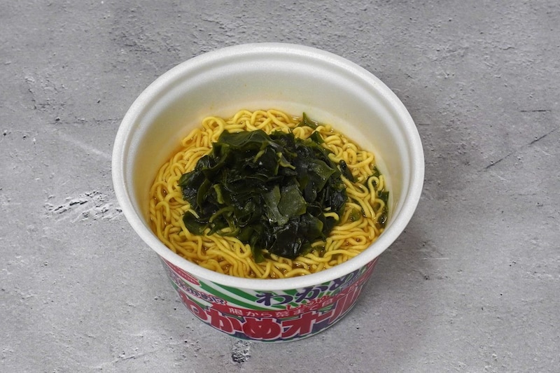 わかめの量がすごい！麺の量もすごい！