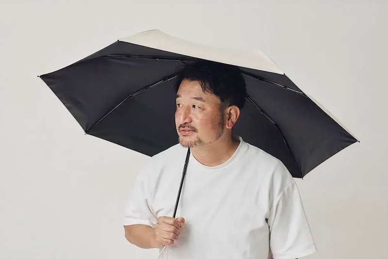 第3位 【ユニクロの“移動できる日陰”】日傘男子を定着させる!?「2,990円の晴雨兼用傘」は猛暑を生き抜くサバイバルギアだ！／No.1モノ雑誌編集長のお墨付き『コレ買いです』
