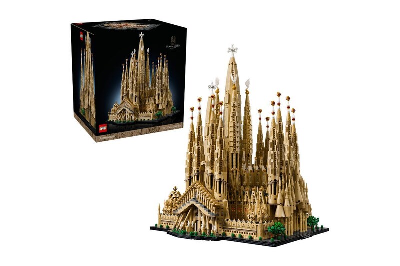 レゴ（R）「アーキテクチャー サグラダ・ファミリア」￥129,980／完成時サイズは約H62×W47×D39㎝／1万2060ピース／18+