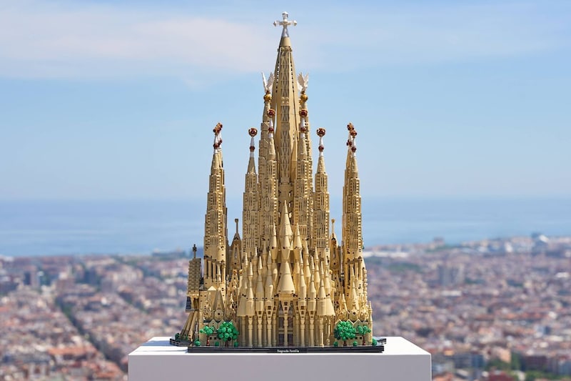 【約13万円、1万2060ピース】レゴ®︎史上もっとも複雑な「アーキテクチャー サグラダ・ファミリア」が降臨！天才的建築美を指先で体感せよ