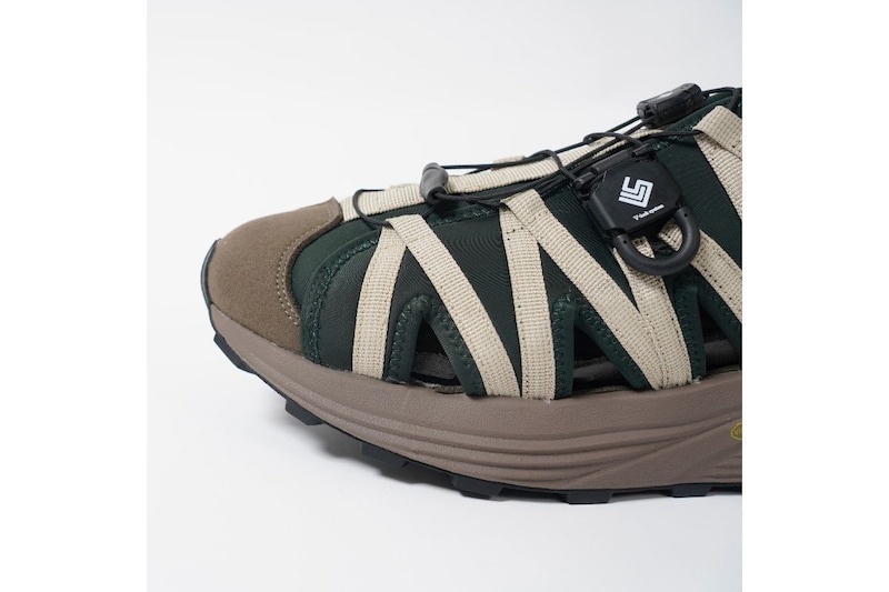 Vibram社の“Rollingaitsystem®”による推進力と“V-lock system”のフィット感を融合。歩行時のストレスを軽減し、長時間でも抜群の履き心地を実現
