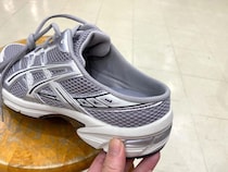 【即完注意の新作アシックス】ラクなのにオシャレに決まる。今の気分に刺さる1万円台「GEL-1130 MULE」をエディターが試し履き