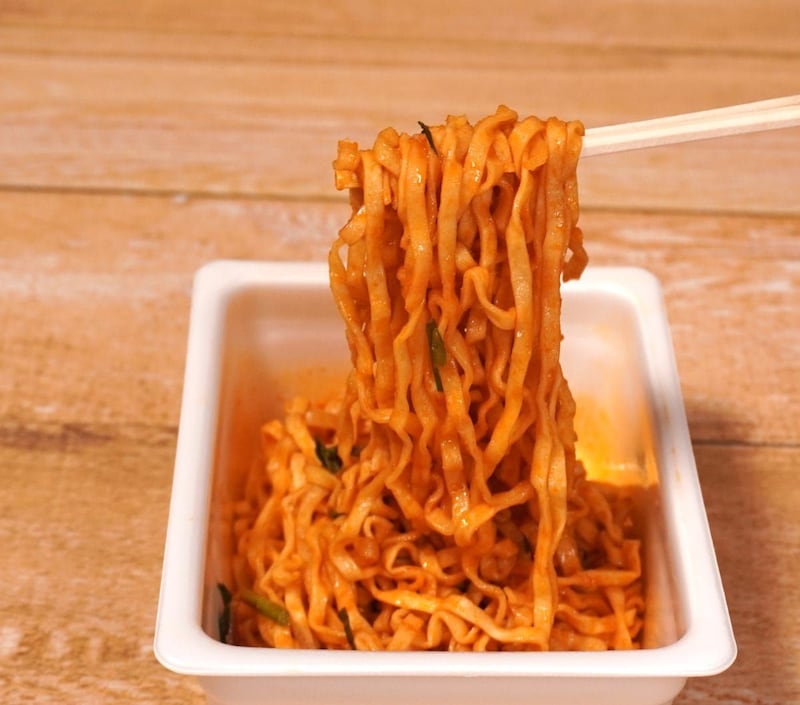 【白飯◎なカップ麺】ペヤングが町中華のスタミナ味を完全再現！新作「力麺」やきそば＆うどんの甘旨ガーリックな衝撃を徹底レビュー