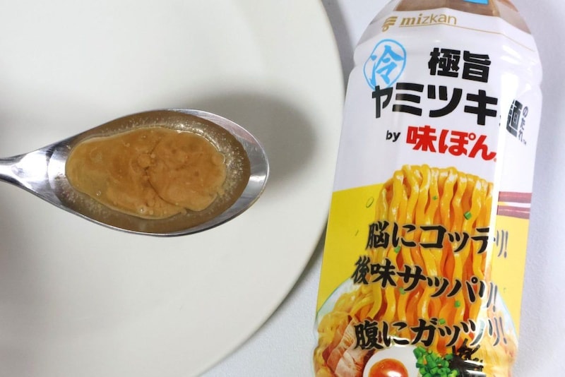 【ドンキ限定第2弾】あの“粉末味ぽん”に続く新作「ヤミツキ麺のたれ」が万能すぎた!パンにも合う実力を実食レビュー