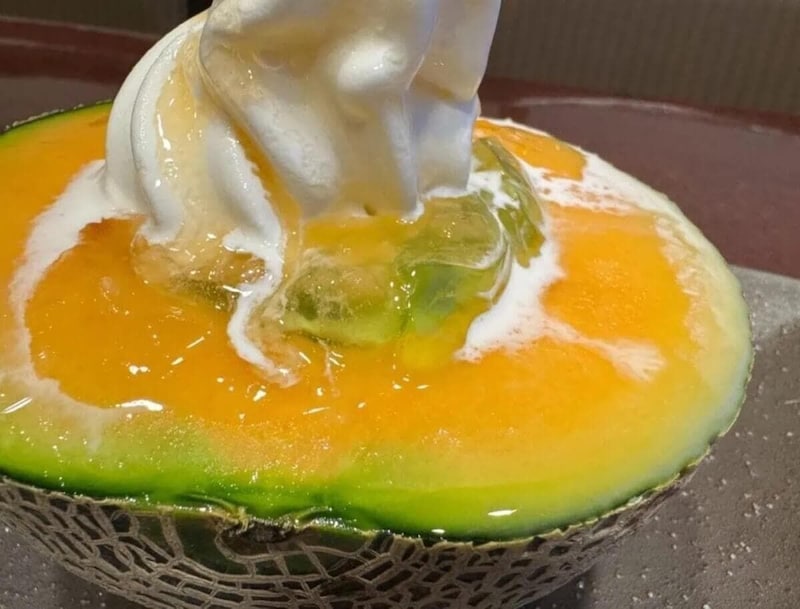 “メロン半玉の暴力”夢庵で昨年20万食超えの大ヒットサンデー、猛暑35度で溶けない最強手土産チョコ…ほか【スイーツの人気記事ランキングベスト3】(2026年5月版)
