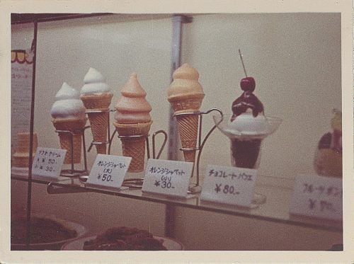 当時の百貨店のショーケース
