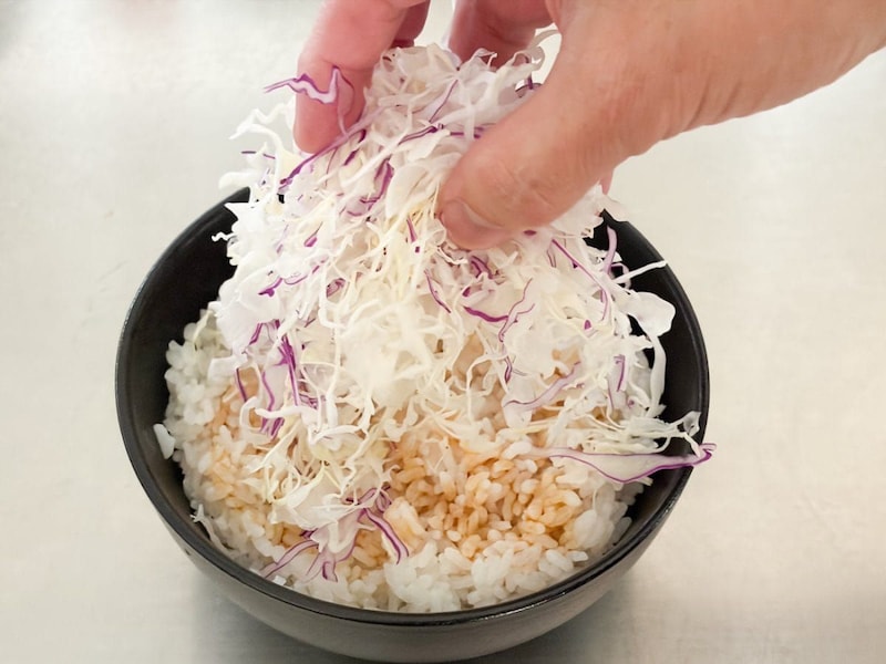家なら、マヨネーズたっぷり、チャーシューたっぷり、ネギたっぷりと超マシマシの贅沢メニューが作れます