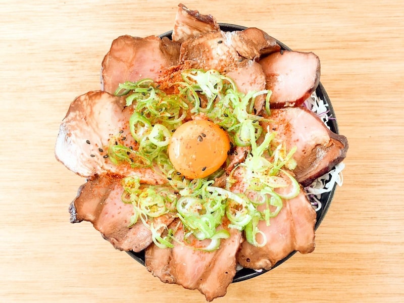 チャーシュー200gも盛っても全材料費は300円を下まわるんだから、毎日の家メシが楽しみになってきます