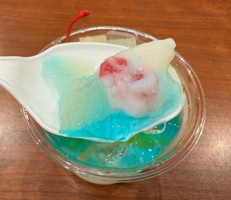下部に進むと“もちとろ”なうどんプリン生地がでてきました！