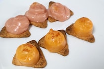 【ドンキ】紅しょうが＆ウニのチーズ!? ちょいがっかりを覆す激ウマな食べ方？「214円の賛否両論つまみ」を本音レビュー