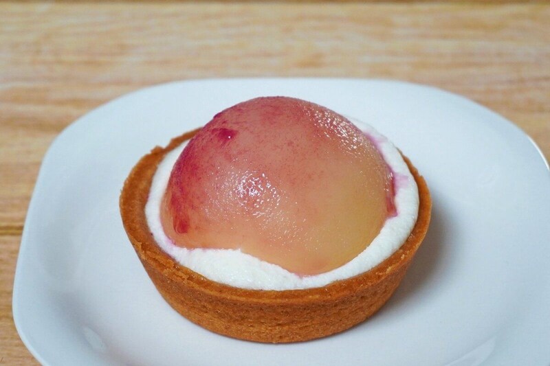 ローソンの「Uchi Café ごろっと1/2個分!桃のタルト」