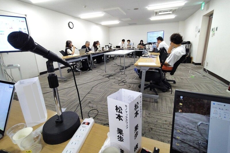 筆者も傍聴席にスタンバイ
