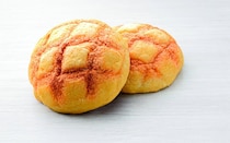 【セブンの本気】もはや本格カフェ！話題の「焼きたてパン」と淹れたて紅茶を実食。販売1位のメロンパン、牛乳に浸すと美味しいチョコクッキーほか