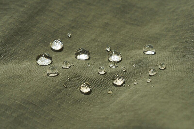 小雨に降られてもはじいてくれる