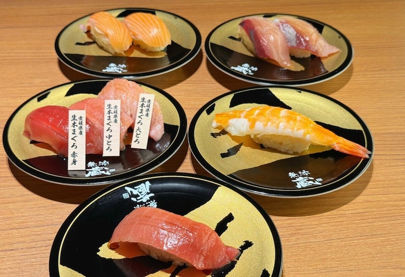 【もはや回転寿司超えのプレミアム感】くら寿司のハイグレードブランド「無添蔵 新宿店」がオープン！大人の隠れ家で味わう極上ネタや限定メニューをレポート