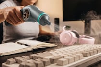 【最大50%オフ】シャークの小型コードレスブロワーが先行予約へ！屋内外で無双する傑作「ブラストボス」に注目